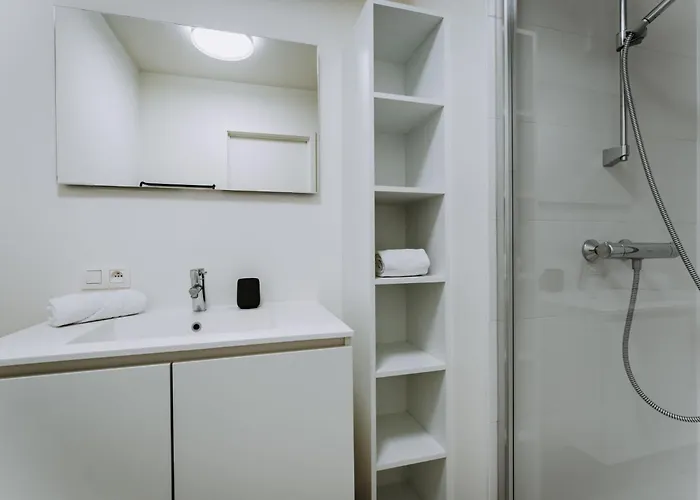 Appartement West Bay With Parking & Balcony By Interhome *